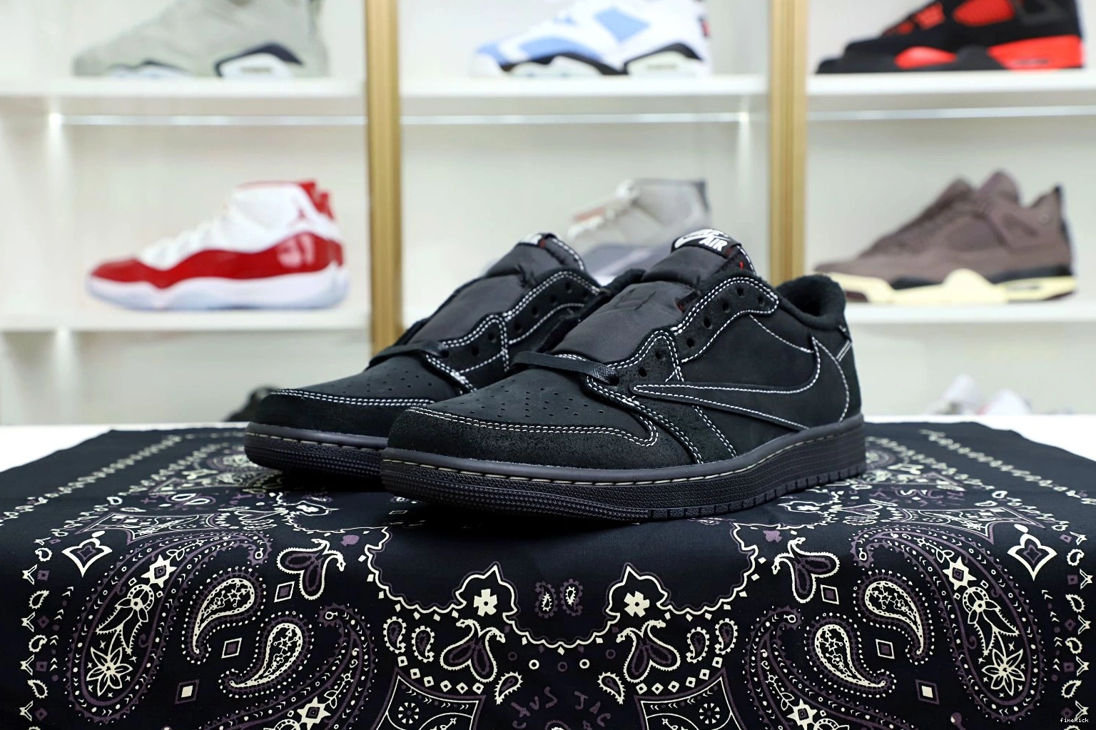 SCOTT 1 LOW TRAVIS OG PHANTOM” X “BLACK JORDAN NIKE AIR 0820